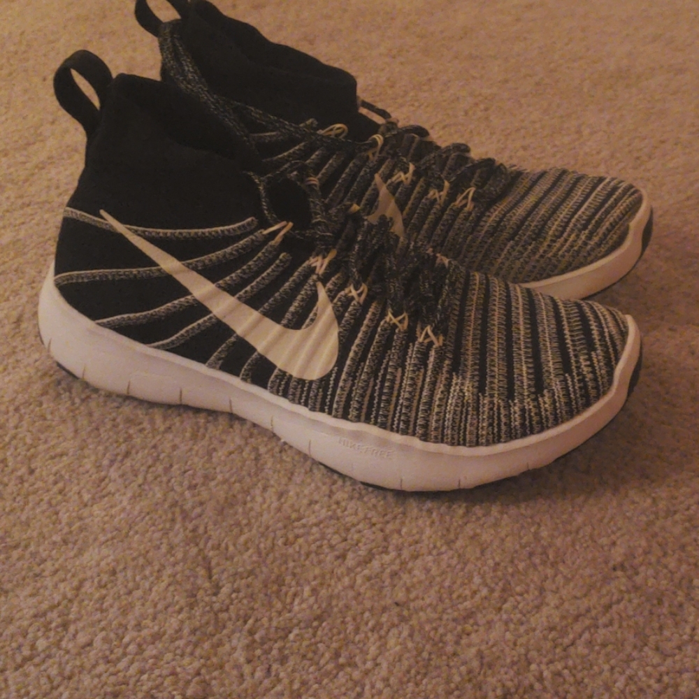 Nike flyknits size 7.5 (W)